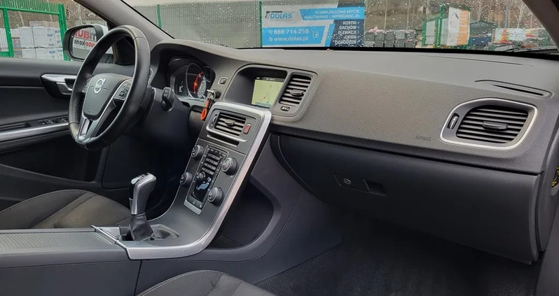 Volvo V60 cena 55900 przebieg: 212000, rok produkcji 2017 z Kraków małe 436